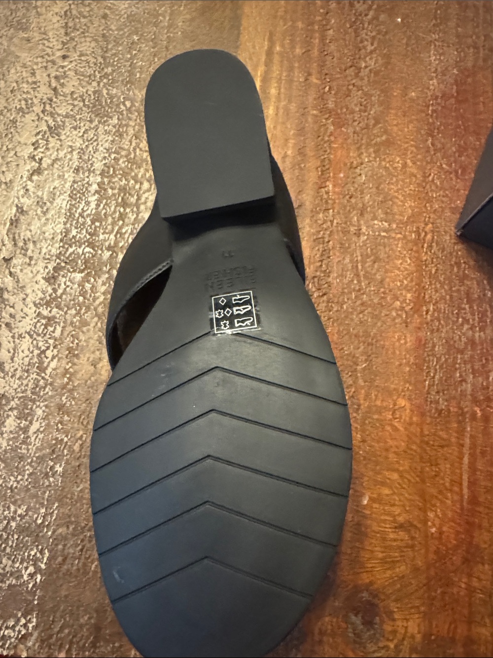 Eileen Fisher Black Erika Leather Crisscross Thong Sandal 11M New in box - Picture 2 of 9